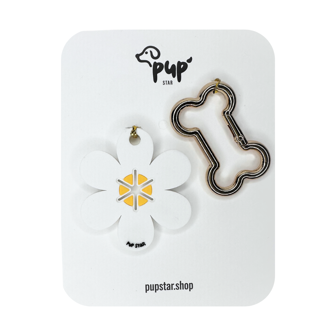 Daisy Poop Bag Holder. Tired of awkwardly carrying your dog’s waste bag during walks? Meet the Poop Bag Holder, the accessory that makes your walks more comfortable and stylish!