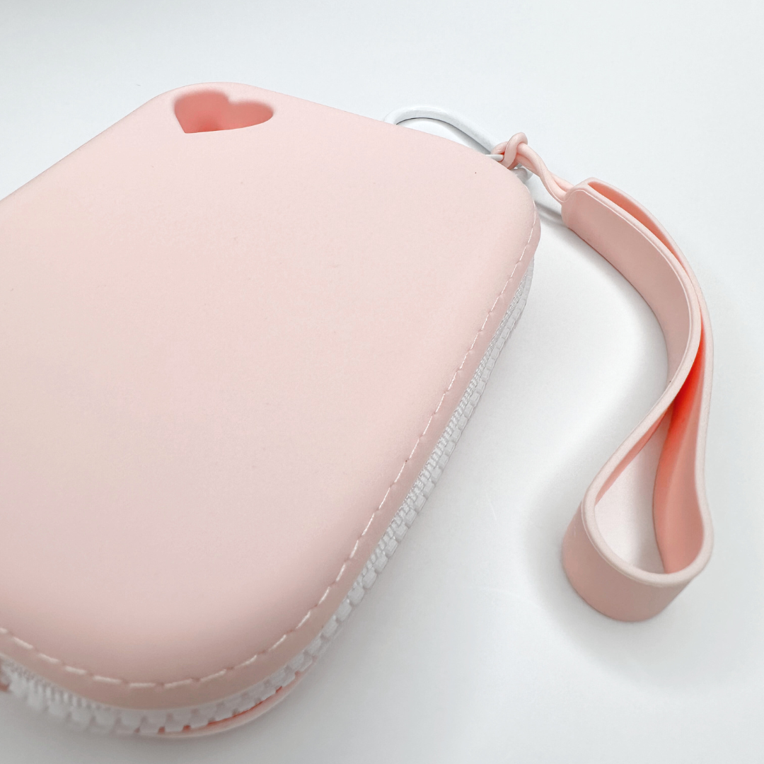 PORTABLE TRAINING POUCH FOR PET TREATS