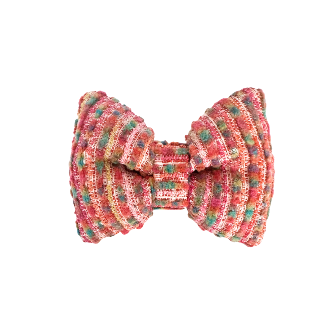 Chic tweed hair bow with clip elegant, structured, and perfect for pets who love to dress to impress. A touch of runway style, handmade in Puerto Rico.