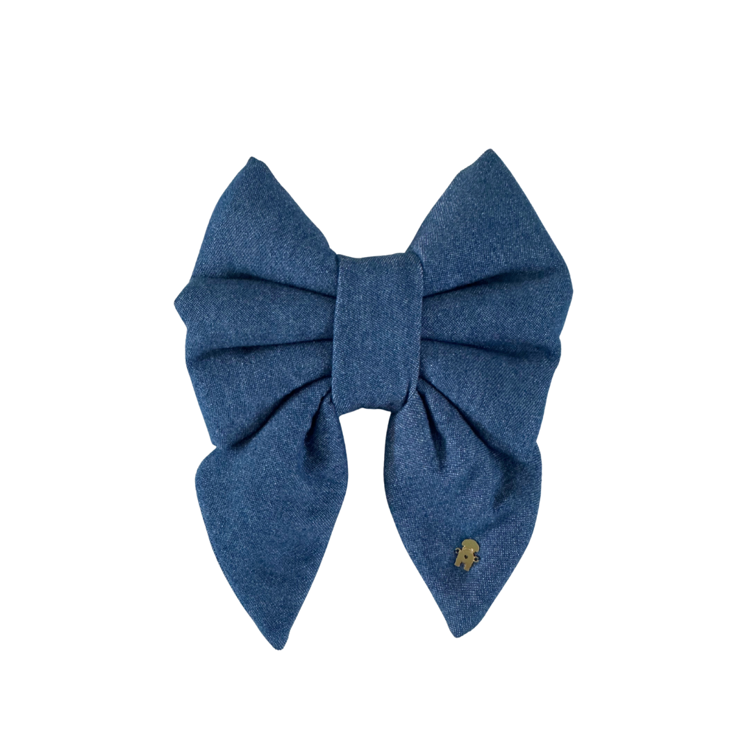 Denim bow tie with a classic look and modern twist.
Easily slips onto your pup’s collar with an elastic band — stylish, comfy, and practical.
