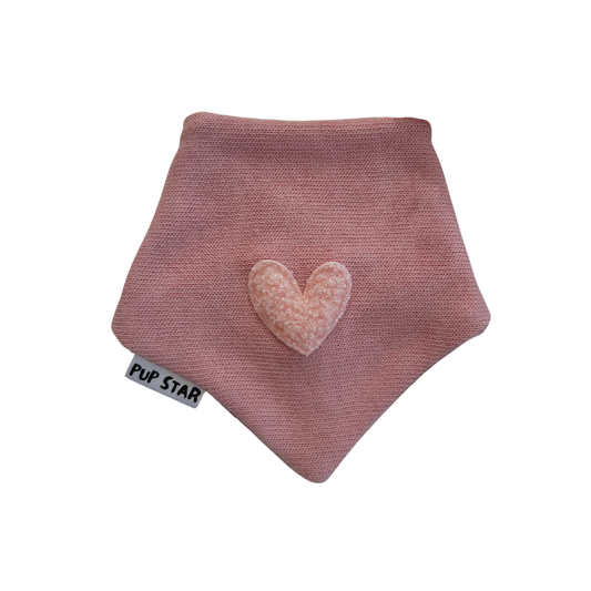 Pink Love Bandana 🩷
Soft, sweet, and made to melt hearts.
Push-button closure + sherpa heart detail.