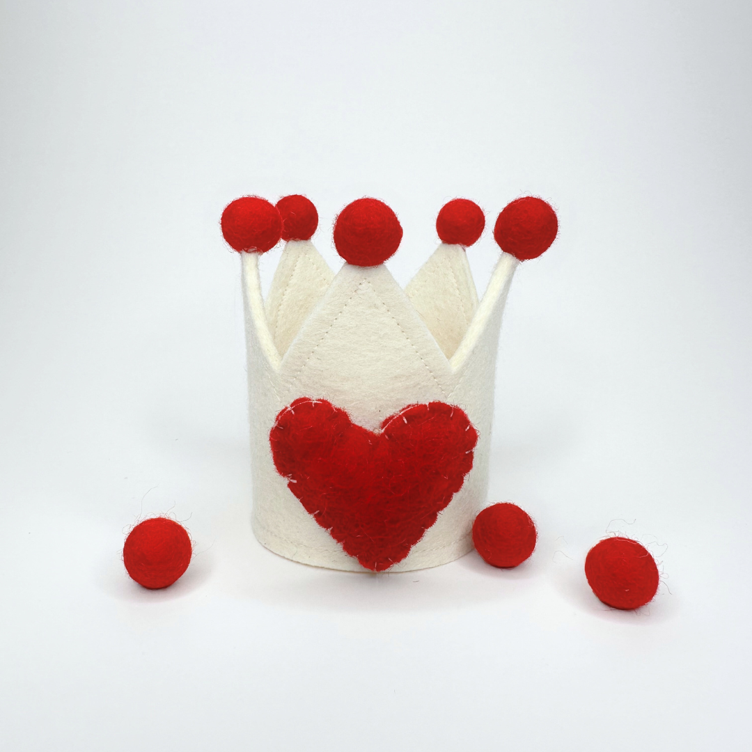 Mini celebration crown for dogs, cats, or kids — made of high-quality felt with adjustable elastic for a comfy fit.