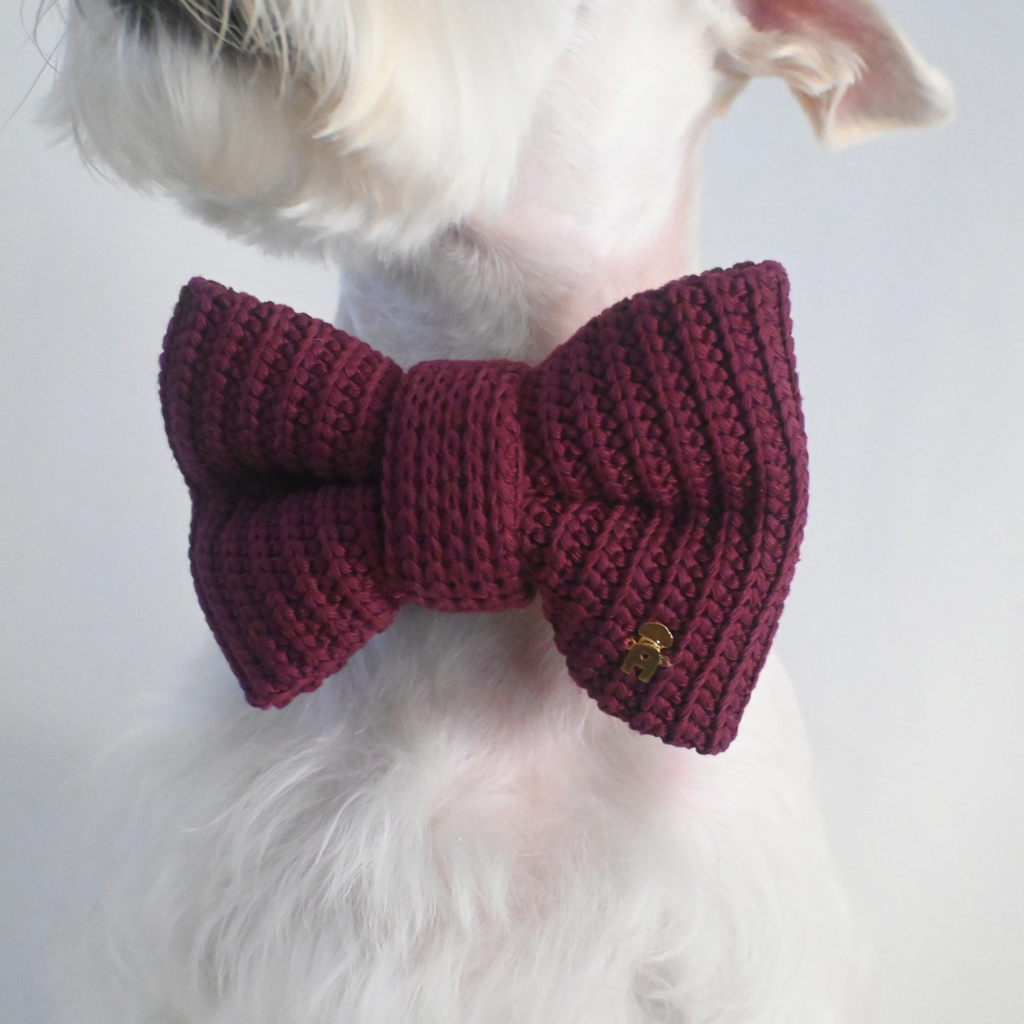 Handmade berry bow tie for dogs — thick cotton knit, elastic attachment, and perfect for any outing or photoshoot.

