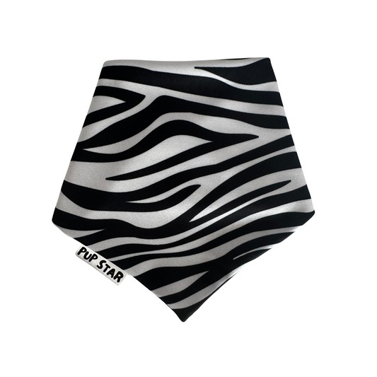 Bold, stylish, and comfortable. 🐾
Zebra print bandana made with breathable, slightly stretchy fabric and a secure push button closure. Handmade in Puerto Rico.
