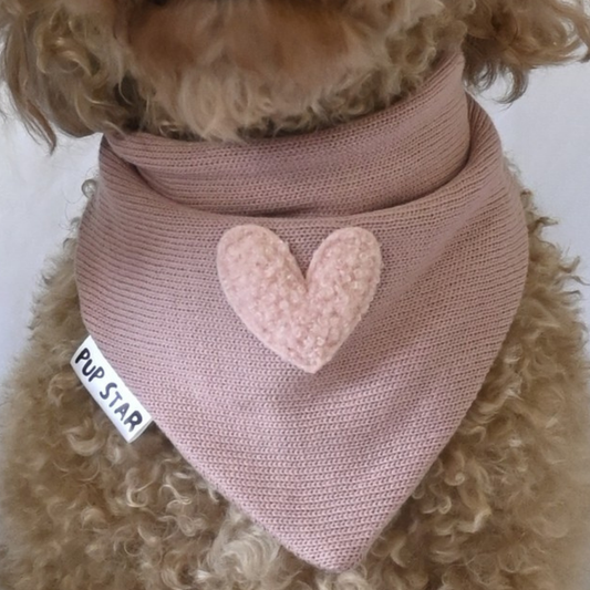 Pink Love Bandana 🩷
Soft, sweet, and made to melt hearts.
Push-button closure + sherpa heart detail.