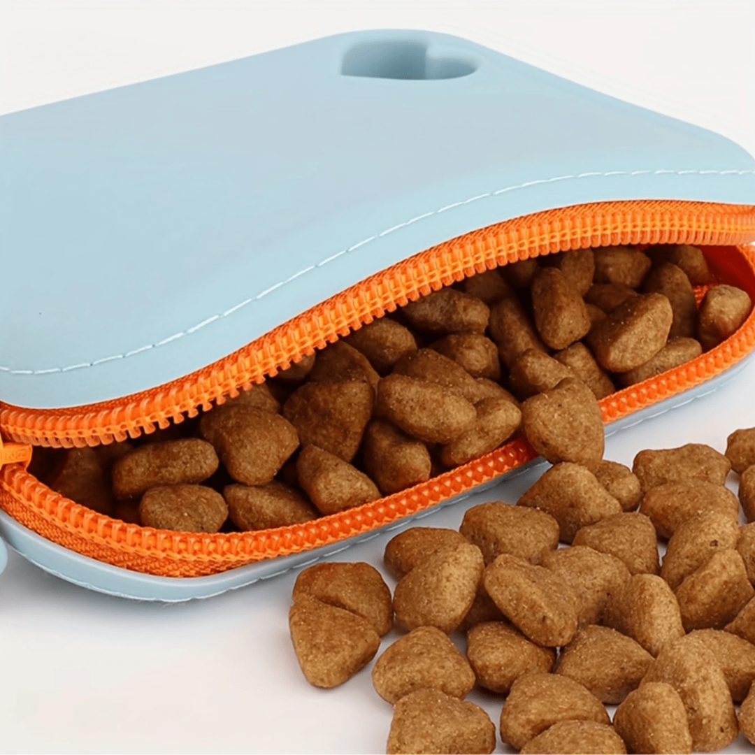 PORTABLE TRAINING POUCH FOR PET TREATS