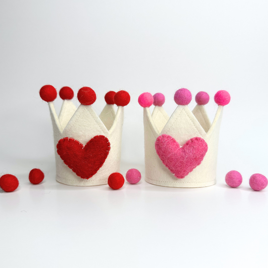 Mini celebration crown for dogs, cats, or kids — made of high-quality felt with adjustable elastic for a comfy fit.